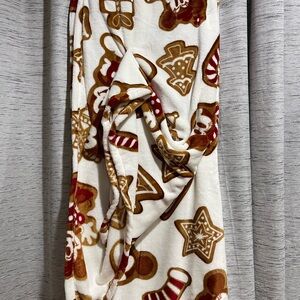 Disney Festive Gingerbread Blanket - White and Brown